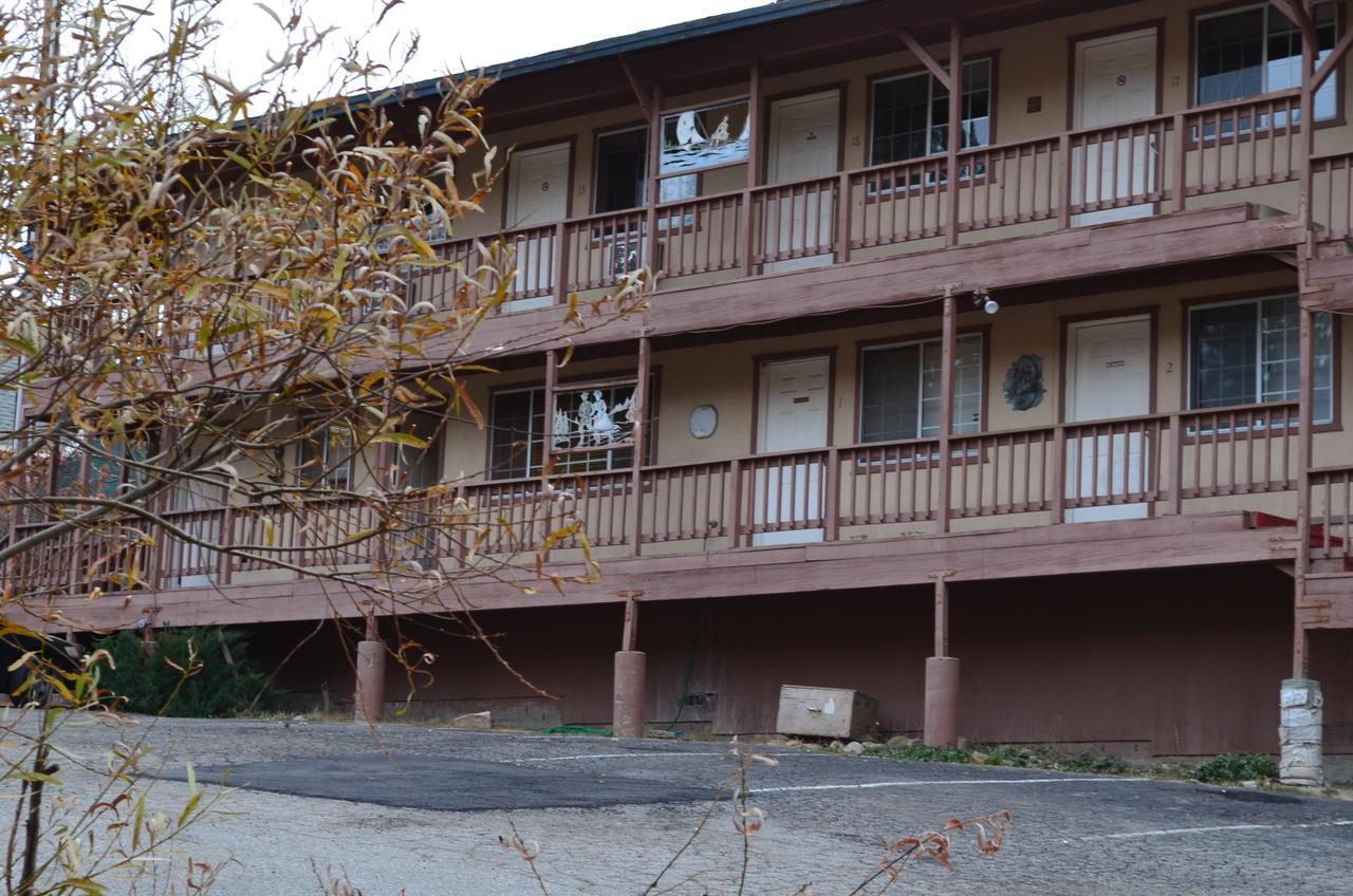 Deep Creek Motel Running Springs Eksteriør billede